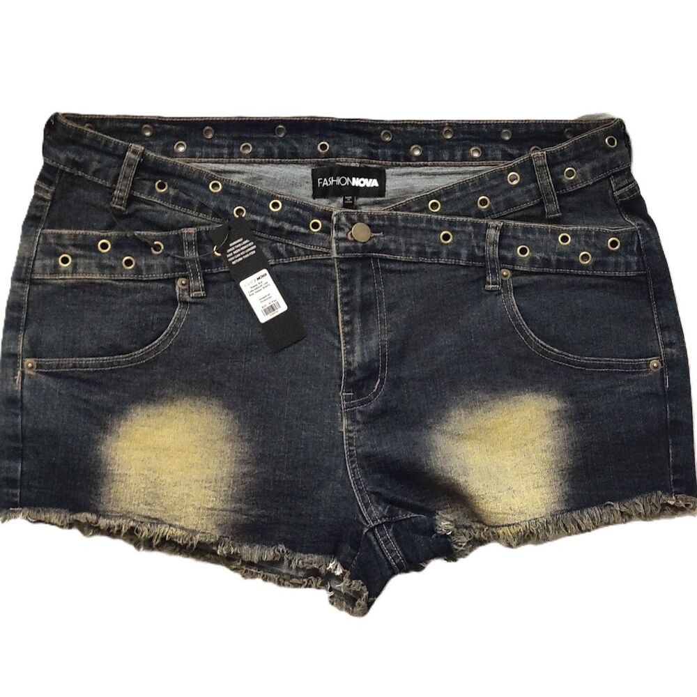 Fashion Nova NWT Womens 14 Plus Star Embroidered Low Rise Denim Shorts Grommet